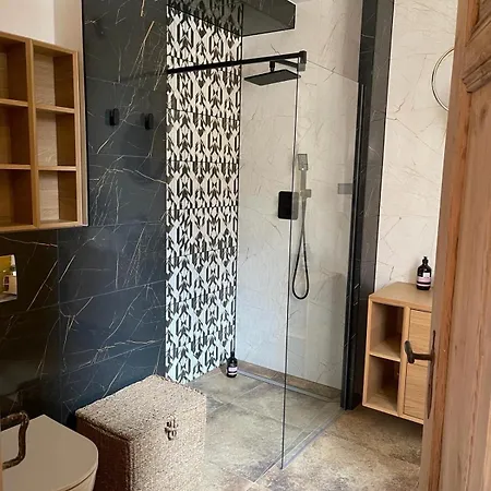 Apartament Lakshmi- Vinci アパート イェレニャ・グーラ