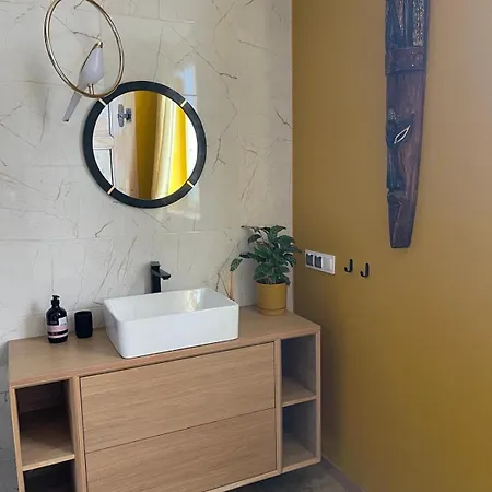 Apartament Lakshmi- Vinci アパート
